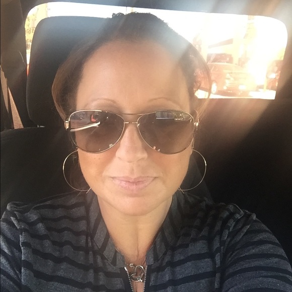 Meet your Posher, Jenelle - Picture 1 of 1