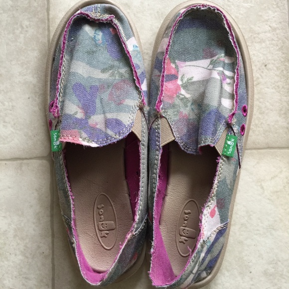 Women's Sanuk Camo Size 6