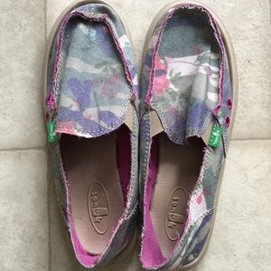 Women's Sanuk Camo Size 6