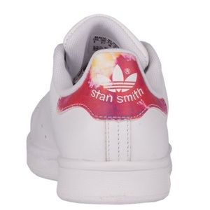 Adidas Stan Smith Sneaker- White & Pink.