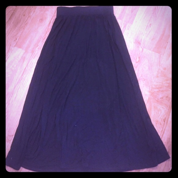 Long black skirt.