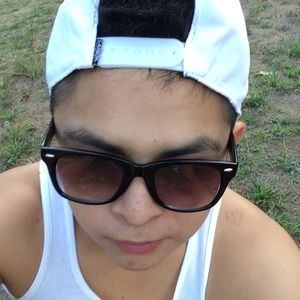 Meet your Posher, Emanuel