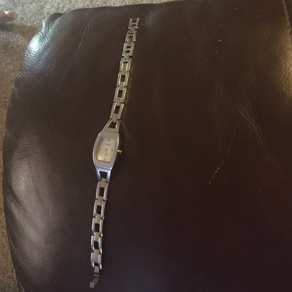 Fossil watch pre-loved but in good condition - Picture 2 of 2