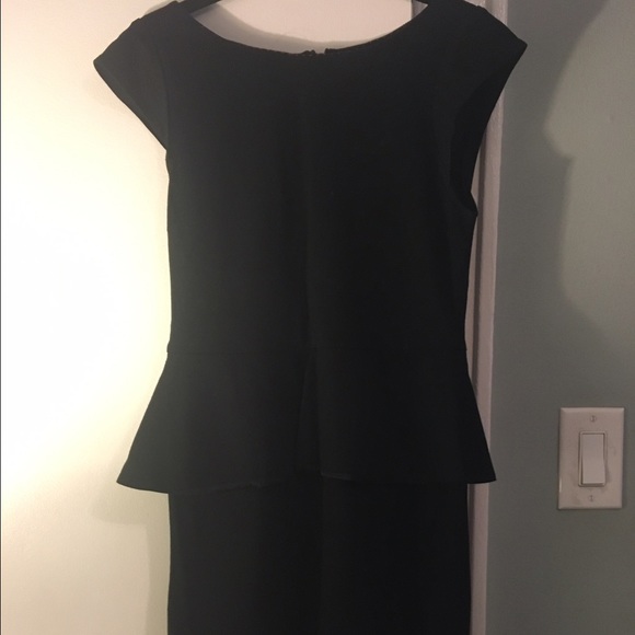 Alice + Olivia Cap sleeve Peplum Dress