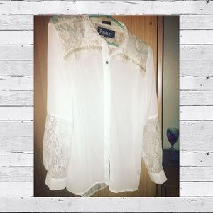 Shirt has been worn once, Great Condition.