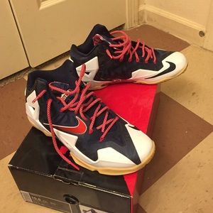 Nike Lebron 11 basketball shoe size 10.5