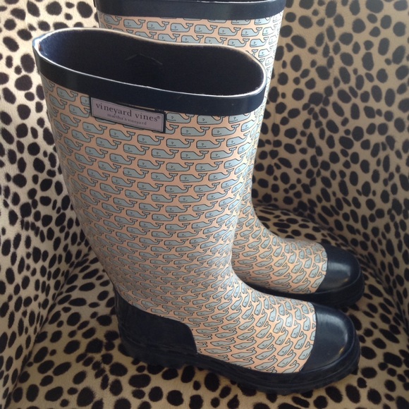Printed Whalie Vineyard Vines size 9
