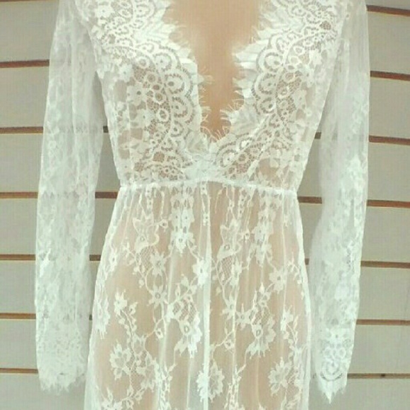 Romantic Lace Dress - Picture 3 of 4