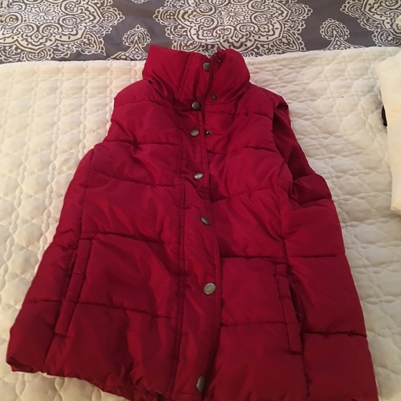 Old navy puffer vest medium burgundy