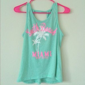 💚 Cute South Beach Miami tank top w/cutout back!