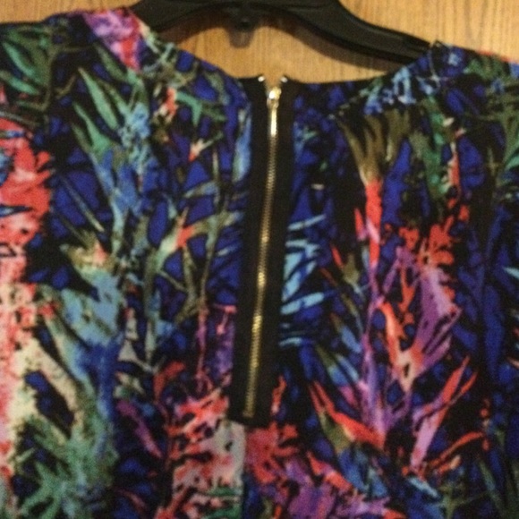 Above your knees mini dress - Picture 2 of 3