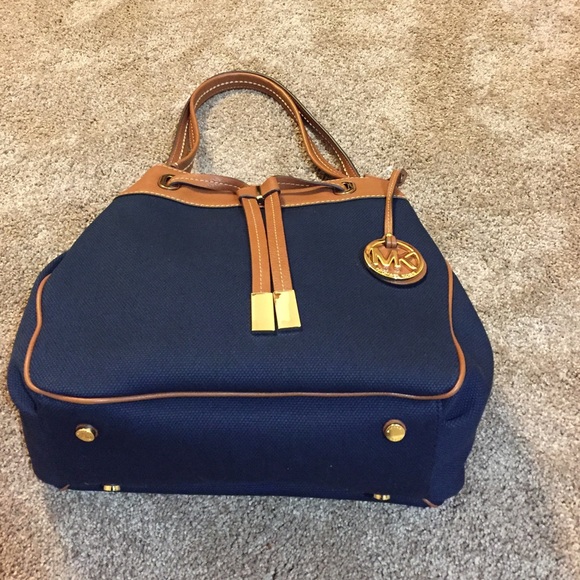 💰Michael Kors Marina Canvas Drawstring Bag - Picture 4 of 4