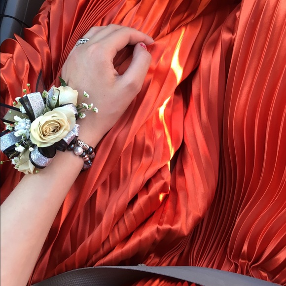 Prom dress - Picture 2 of 3