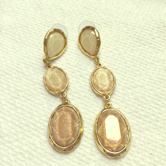Dangle earrings