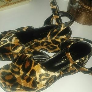 Size 8 greater la leopard wedges