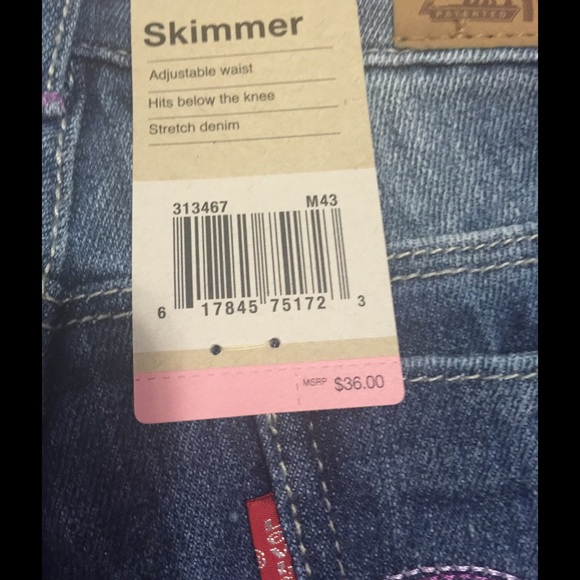 Levi Skimmers (Capris) - Picture 3 of 3