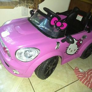 Hello kitty car