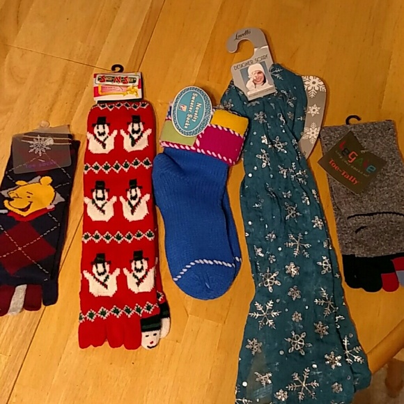 1 snowflake scarf and 4 pairs toe socks all NWT