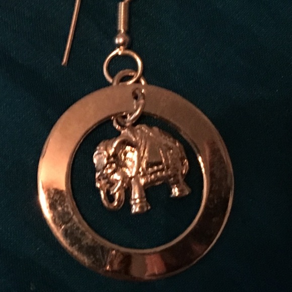 🎉🗣🎏 Good Luck Elephant Earrings - Picture 2 of 2