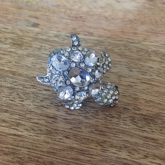 Jewelry - Gem filled sparkle turtle ring