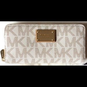 Michael Kors Jet Set Continental Zip Around Wallet