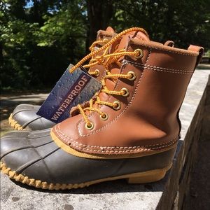 Duck boots size 6