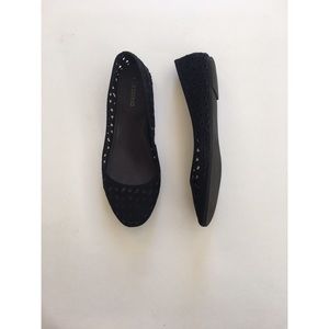Black Triangle Flats