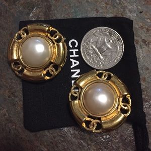 Chanel earing