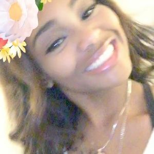 Meet your Posher, Adrianna