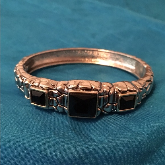 ๐๐ฃ๐ BUNDLE 3 TAGGED ITEMS FOR $12! Bracelet - Picture 3 of 4