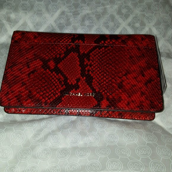 MICHAEL KORS MEDIUM FLAP BAG - Picture 3 of 4