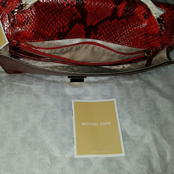 MICHAEL KORS MEDIUM FLAP BAG - Picture 4 of 4