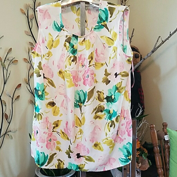 NWT Merona flowery top