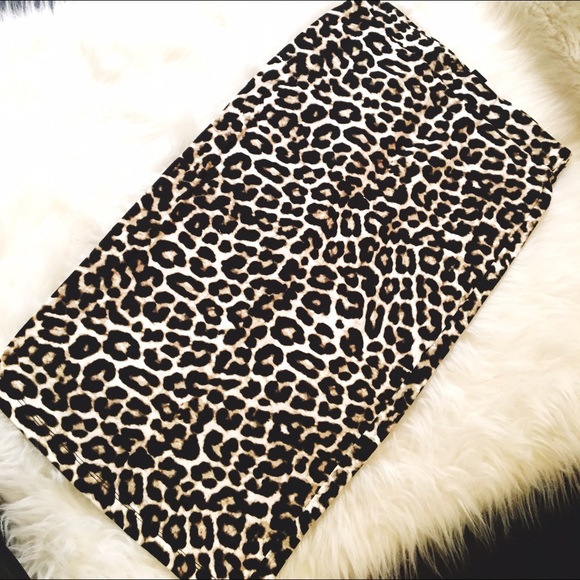 Cheetah print pencil skirt🐆