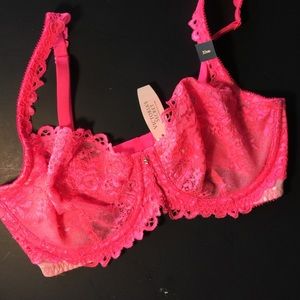Brand-new Victoria's Secret bra size 32D or 32DD
