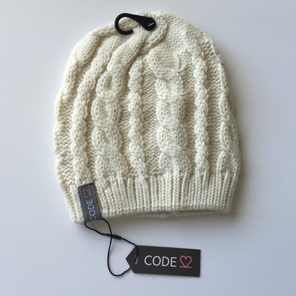 🎉HOST PICK NWT Cable Knit Beanie Hat - Picture 2 of 4