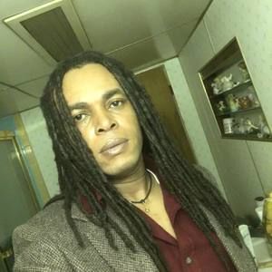 Meet your Posher, Regis