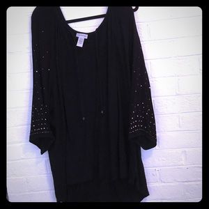 Nice Catherine's Top w/ brass color bling!😎