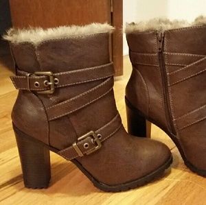 fur lined booties NWOT