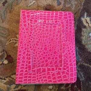 Braggables I Pod pink crocodile design case