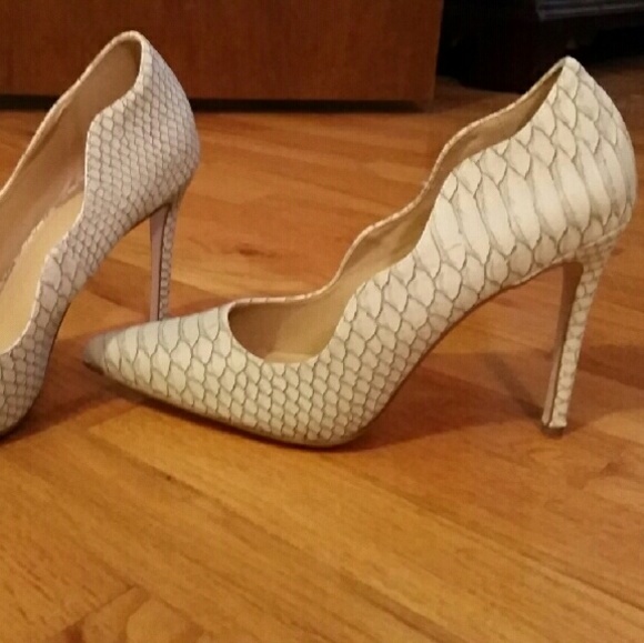 faux snakeskin heels NWOT