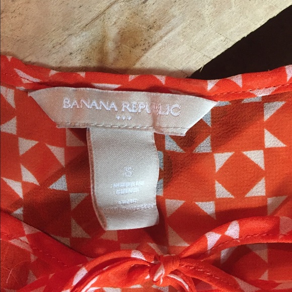 ⚪️Cute Pattern Blouse⚪️ - Picture 2 of 2