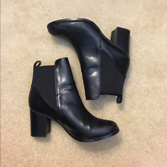 Fall black heeled booties