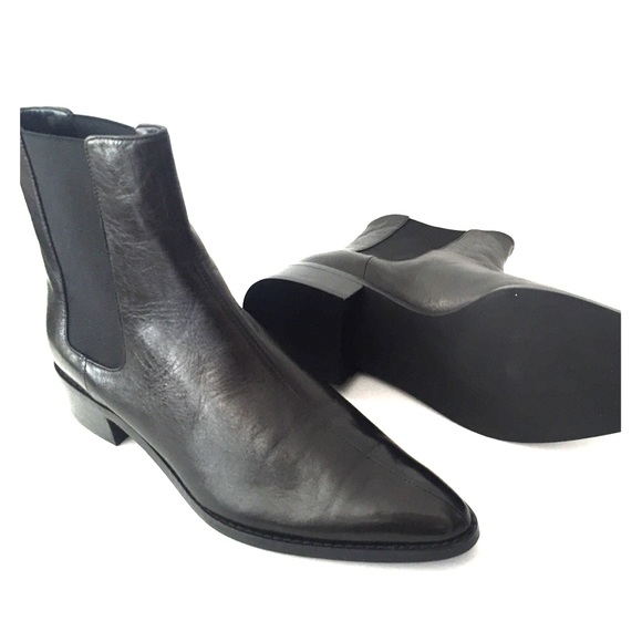 New black leather pull on Vaneli ankle boots