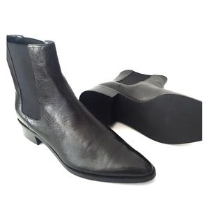 New black leather pull on Vaneli ankle boots