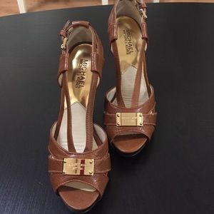 NWOT Michael Kors luggage colored heels