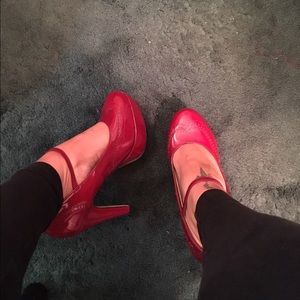 Red pumps