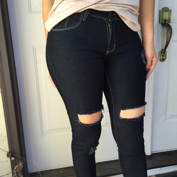 •LAST 1• Destroyed Dark Denim Skinnies - Picture 3 of 6