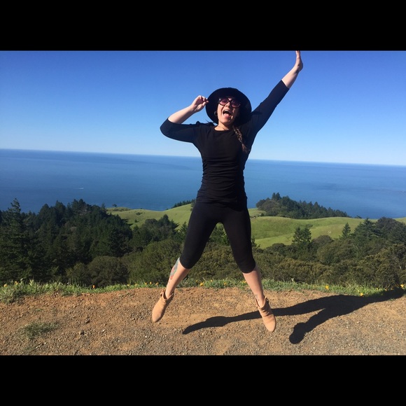 Meet your Posher, Laura - Picture 2 of 3