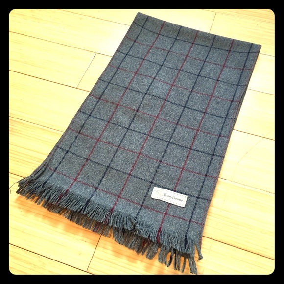 🌻Last Chance Donating Today🌻 Evan Picone Scarf